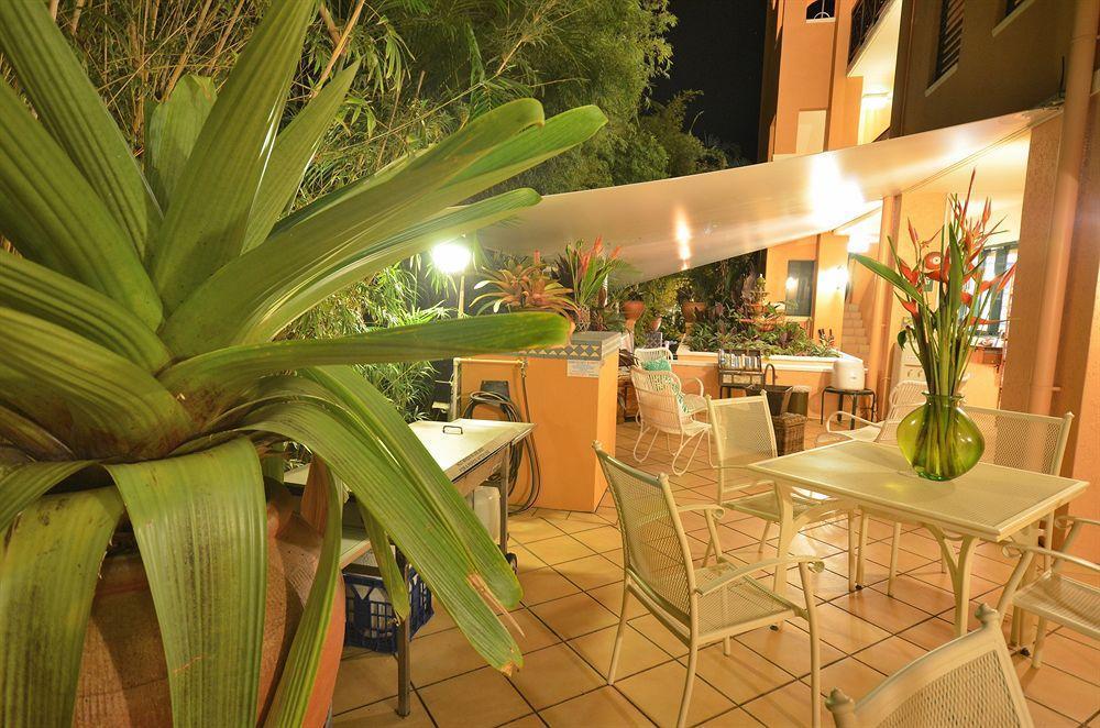 Martinique On Macrossan Aparthotel Port Douglas Eksteriør bilde