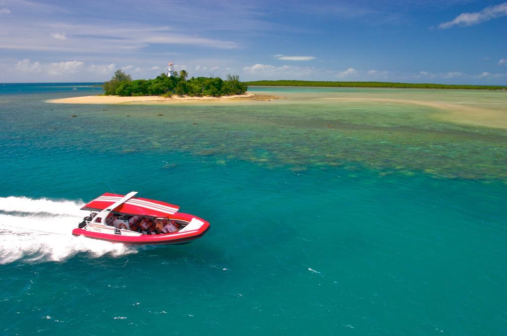 Martinique On Macrossan Aparthotel Port Douglas Eksteriør bilde
